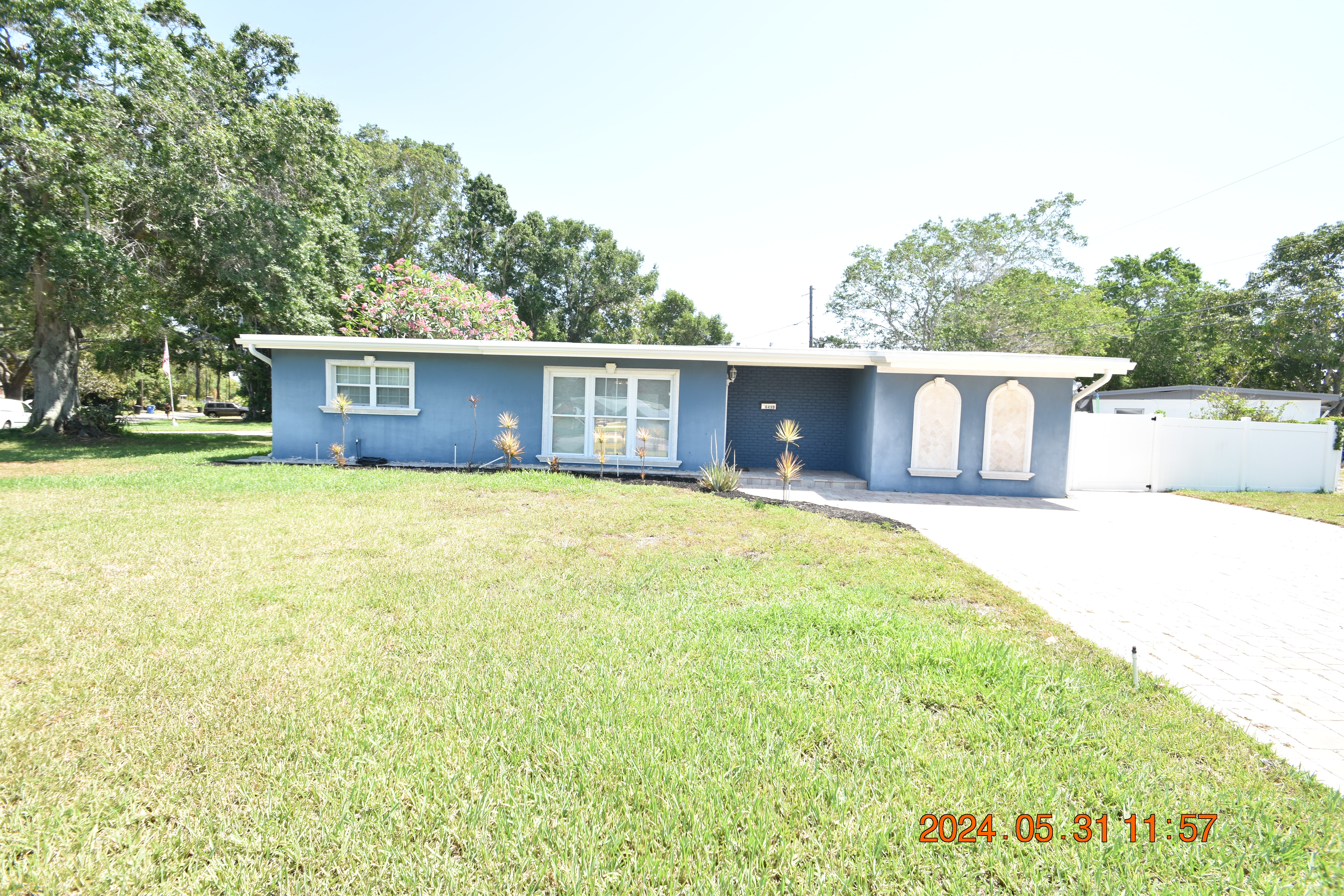 4498 Neptune Dr SE, Saint Petersburg, FL 33705